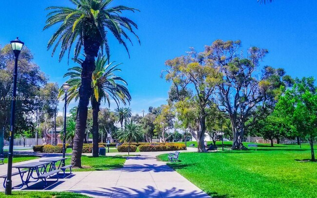 Building Photo - 1525 Meridian Ave