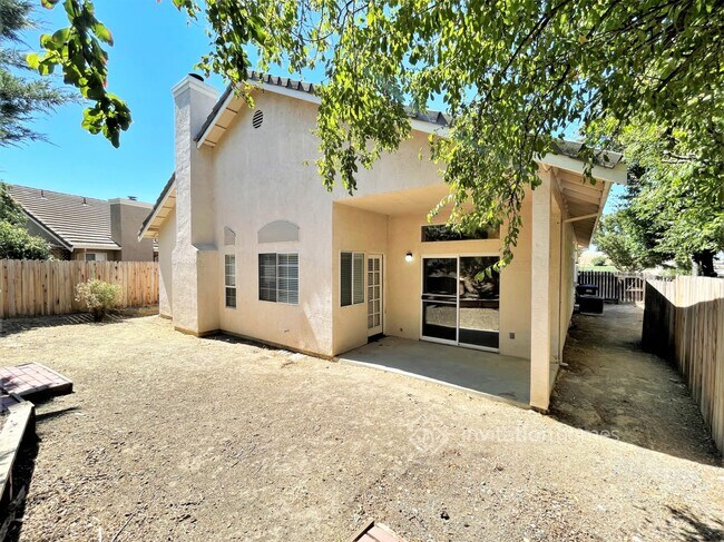 Building Photo - 1015 Linda Vista Way
