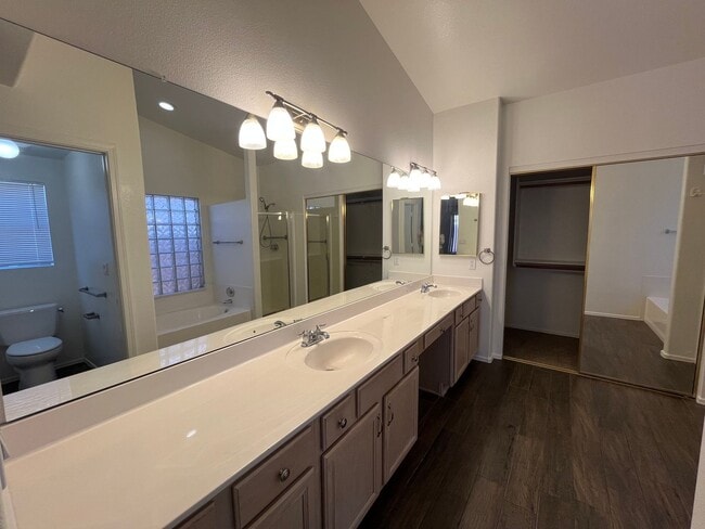 Building Photo - 4 Weeks of Free Rent! - Three bedroom Sing...