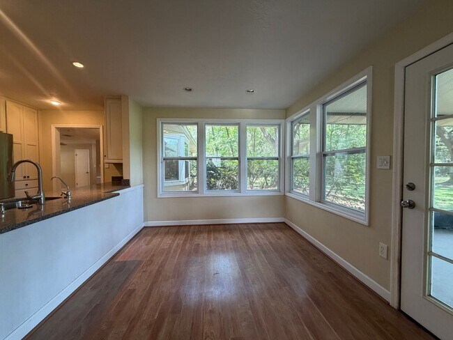 Building Photo - Windward Meadows 3BR/2BA on 1 Acre with Fenced Yard