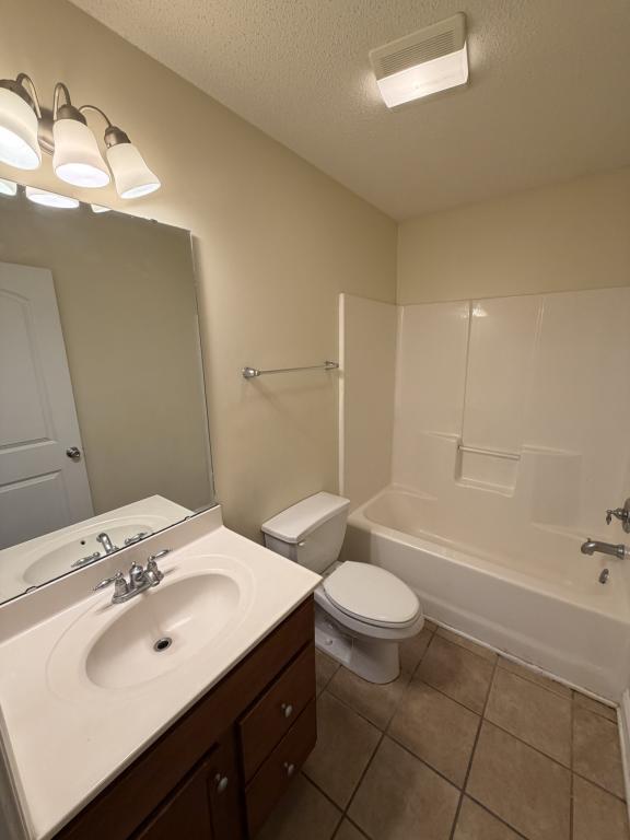 Building Photo - 2556A Saddleback Dr