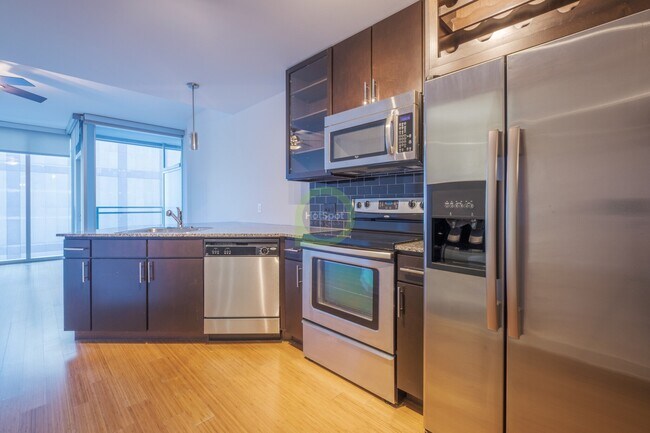 Building Photo - 129 W Kinzie St