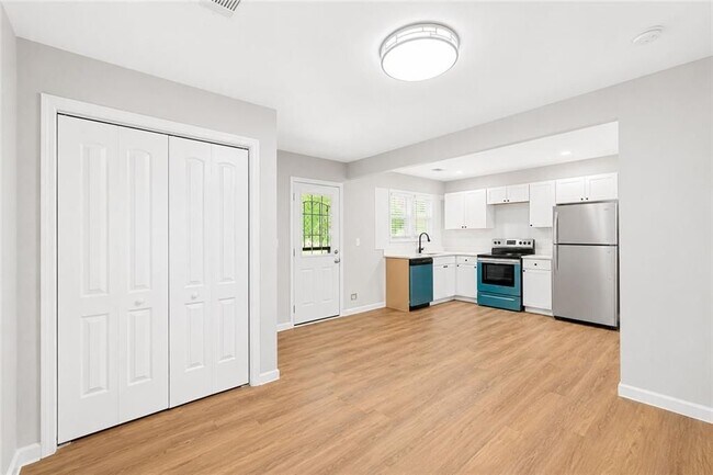 Building Photo - 1639 Bridgeport Dr NW
