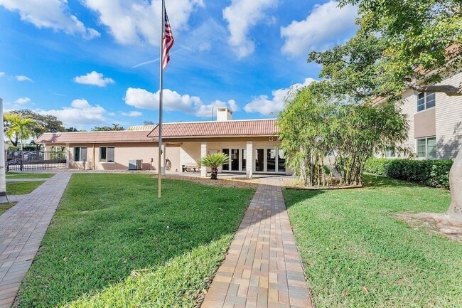 Building Photo - 1950 N Andrews Ave