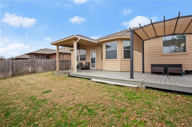 Building Photo - 2820 Garnet Ridge Dr