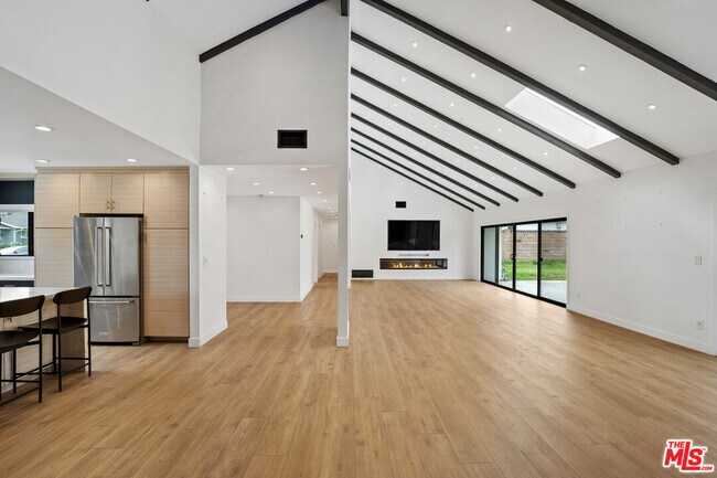Building Photo - 4801 Heaven Ave