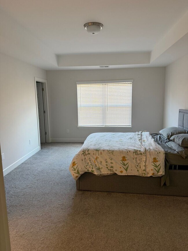 Building Photo - 3 Bedroom 2.5 Bath Townhome is the Madison Park area!!!