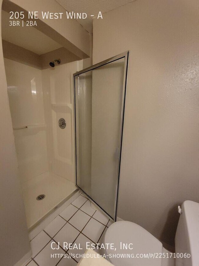 Building Photo - 205 NE Westwind Dr