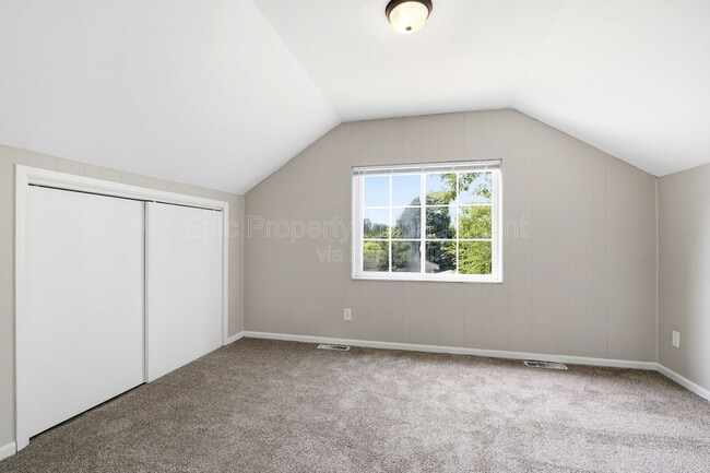 Building Photo - 3117 Coucy Ave
