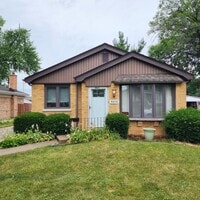 Building Photo - 9810 Warren Ave