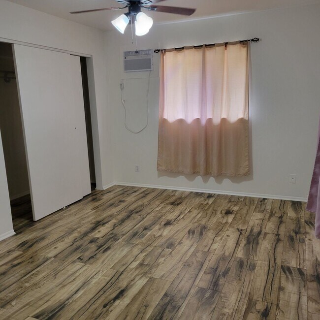 Building Photo - Kapahulu 3 bed, 2 bath single family home
