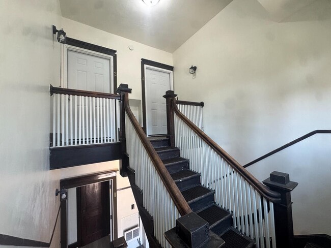 Building Photo - 504 N Roosevelt Ave