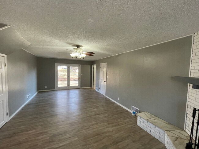 Building Photo - What a Beautiful home at 2500sq ft!  A cha...