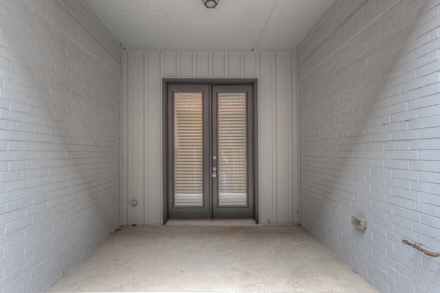 Side Porch - 212 Wimberly Street