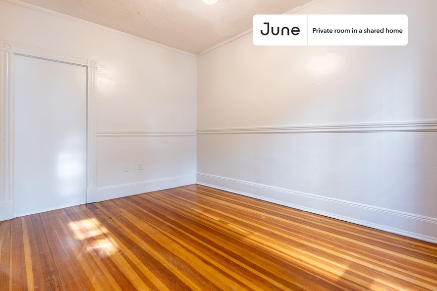 Building Photo - Room in Shared 3 bed/1 bath home
