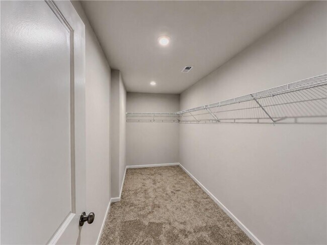Building Photo - 45 Woodford Dr