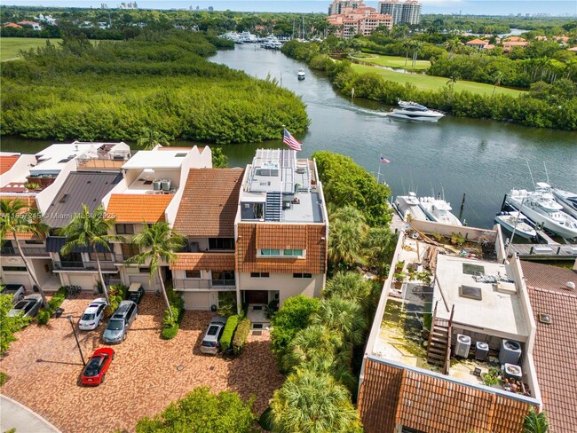 Building Photo - 6100 Paradise Point Dr