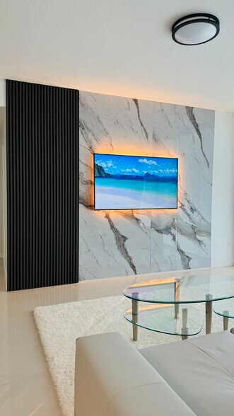 Building Photo - 1111 SW 1st Ave