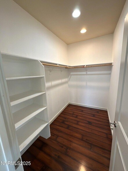 Building Photo - 1279 Par Three Dr