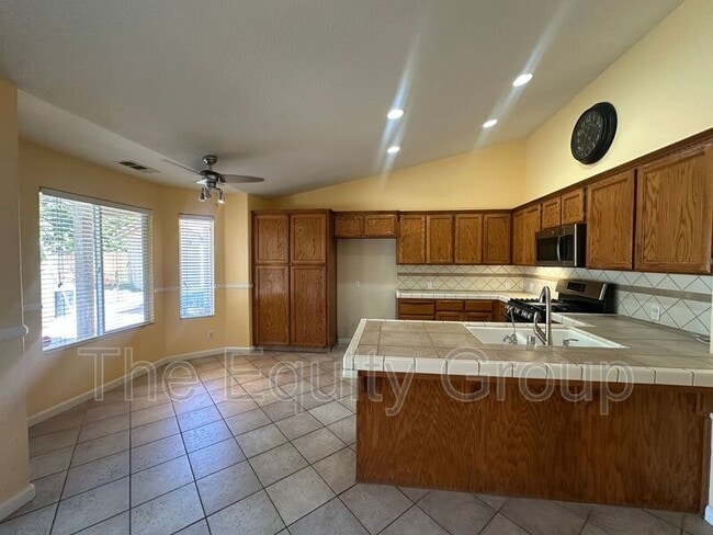Building Photo - 2409 N Linda Vista St