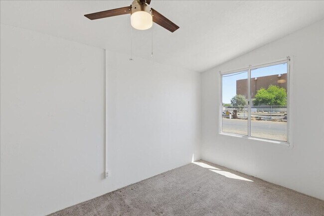 Building Photo - 241 E Elwood St