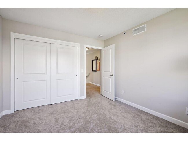 Building Photo - 6303 Jensen Ave S