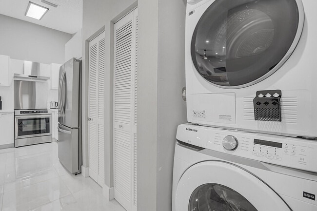 Building Photo - 1329 Periwinkle Pl