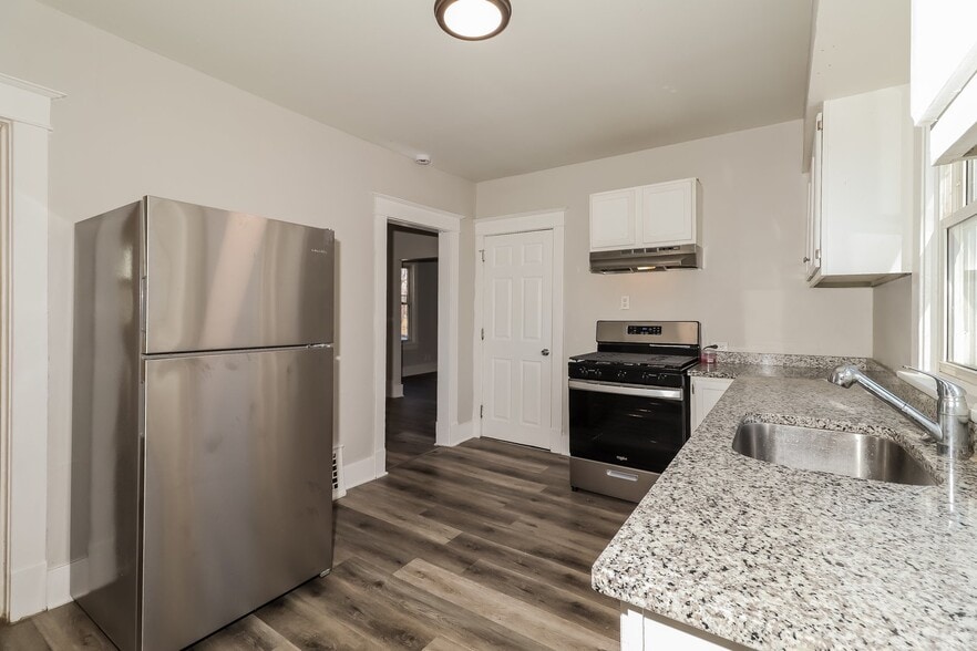 Building Photo - 619 W Cleveland Ave