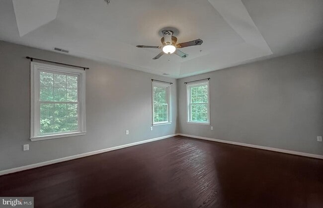 Building Photo - 46230 Sylvan Ct
