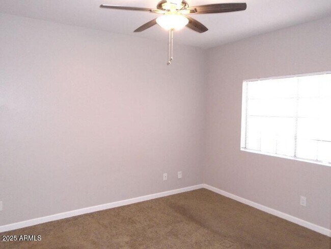 Building Photo - 930 N Mesa Dr