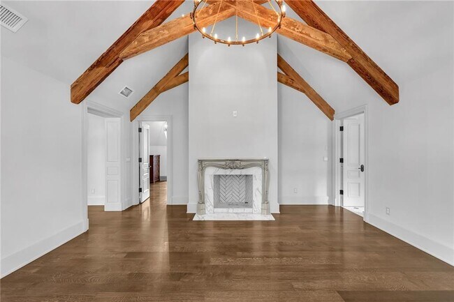Building Photo - 425 Broadland Rd NW