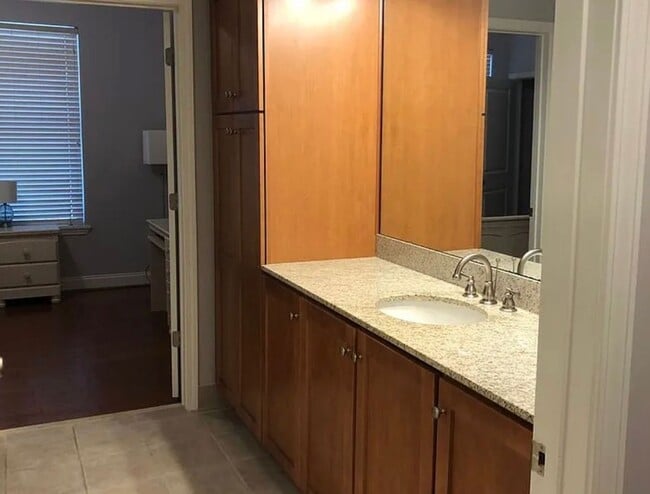 Building Photo - USC Campus/Downtown- Fully Furnished