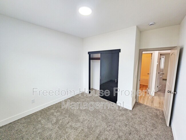 Building Photo - 1340 Arrowhead St