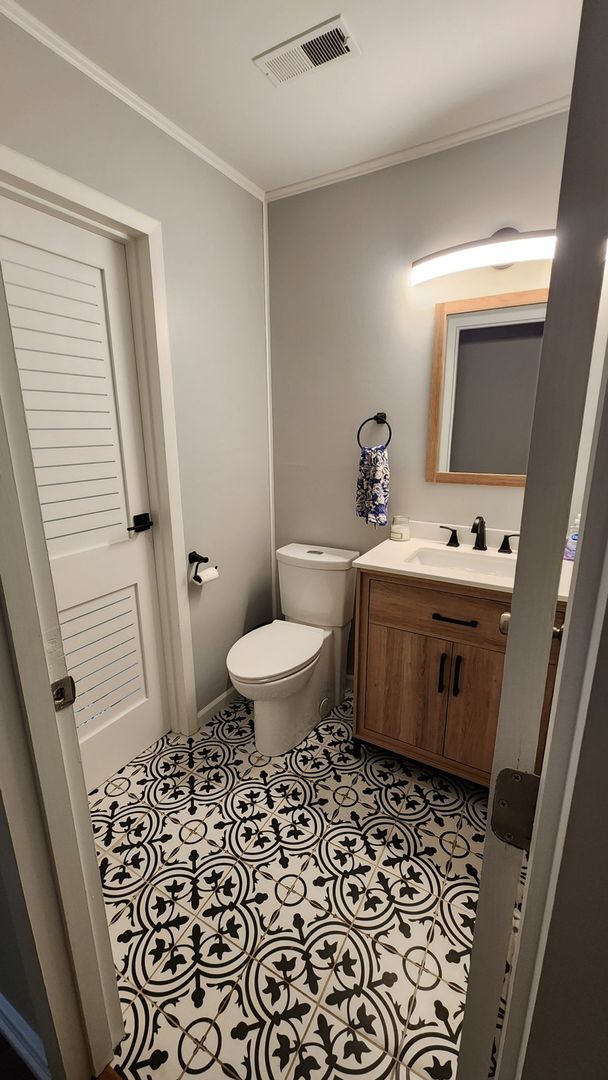 Building Photo - Charming 4BR House in Woodridge