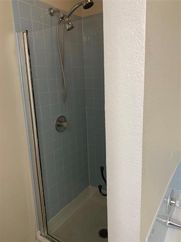 Building Photo - 904 Valleybrook Dr