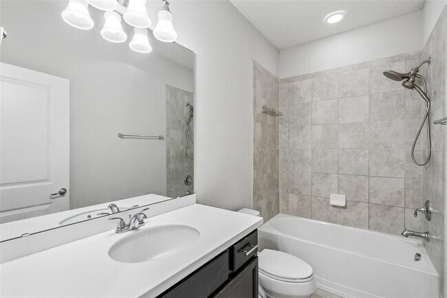 Building Photo - 588 Piazza Point
