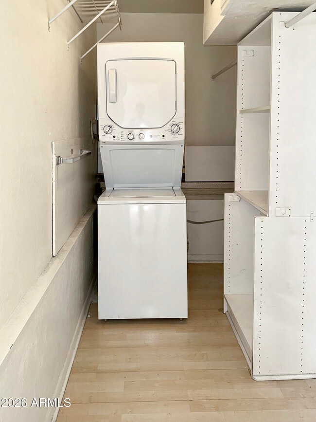 Building Photo - 6841 E 2nd St