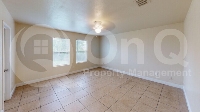 Building Photo - 4909 Parkview Hills Ln