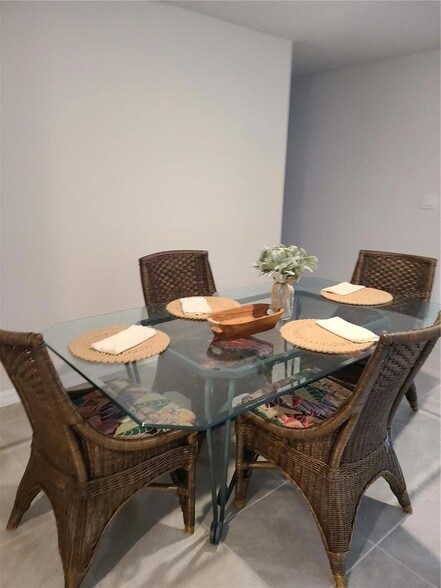 Building Photo - 10209 Kalamazoo Pl