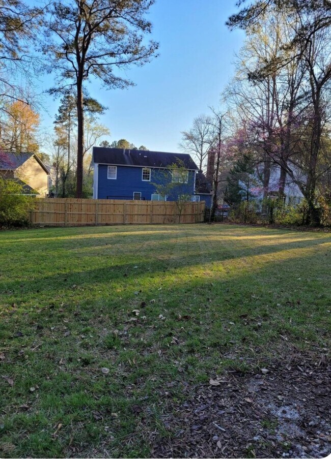 Building Photo - 3412 Dogwood Dr