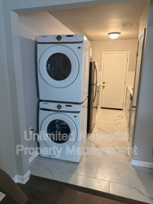 Building Photo - 151 Lawton St SW