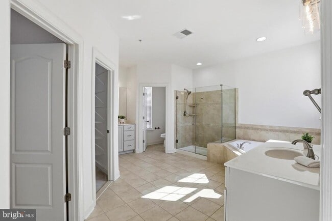 Building Photo - 1312 Volunteer Dr