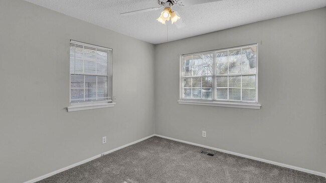 Building Photo - E 35th St Duplex