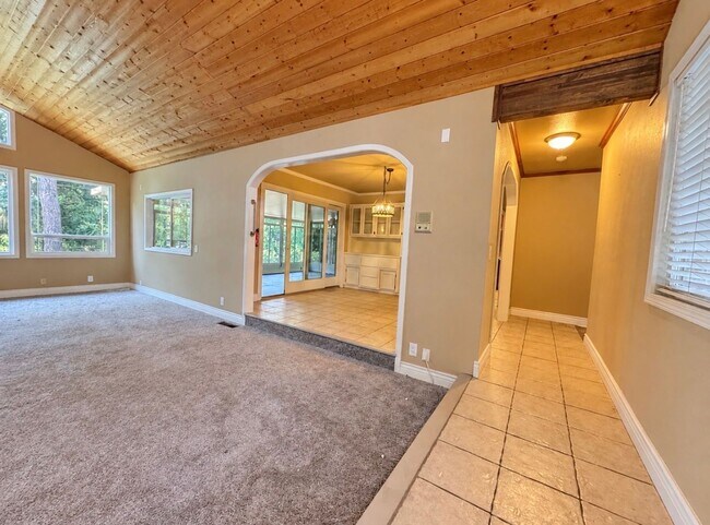 Building Photo - 16694 Marion Way