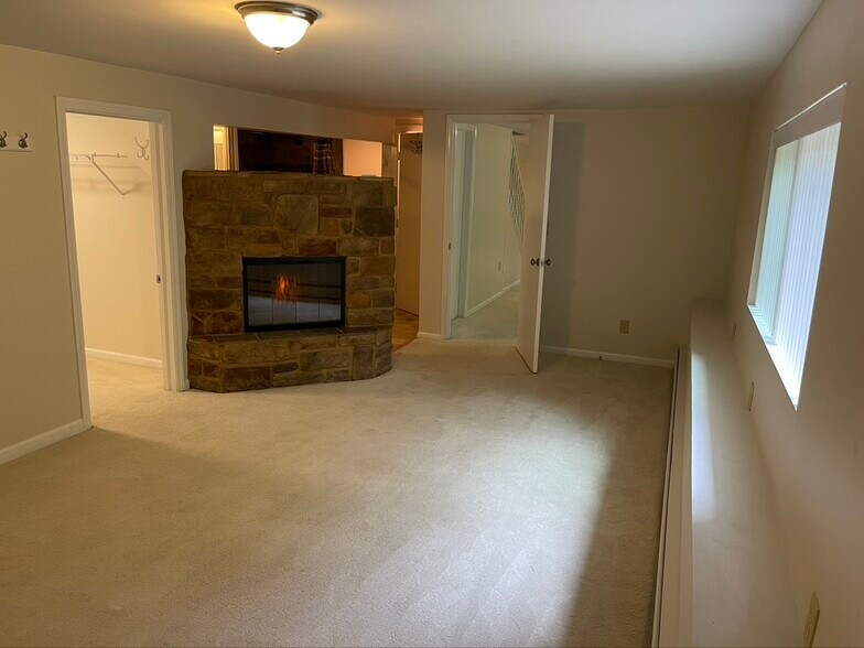 Building Photo - 24 Forest Hills Dr