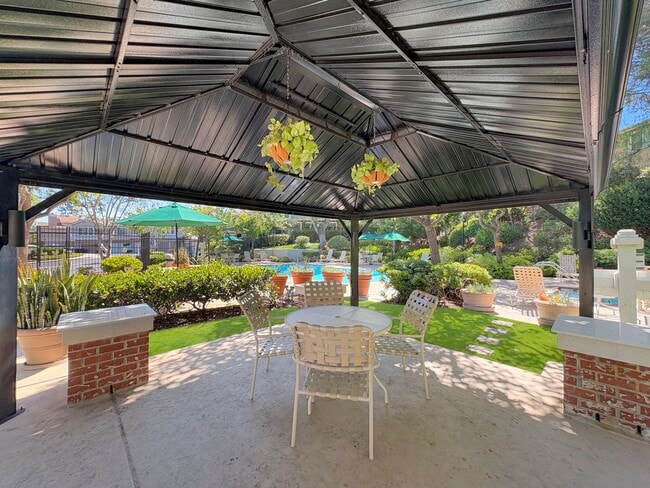 Building Photo - Stunning 3B/2.5BA Home in San Diego w/ Fir...