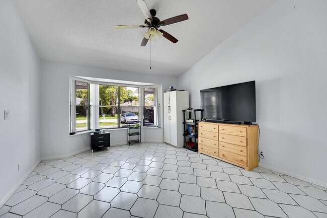 Building Photo - 14544 Autumn Ave