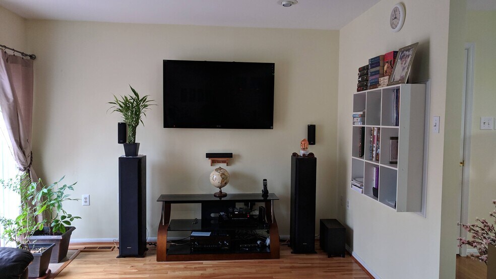 Building Photo - 13914 Woods Run Ct