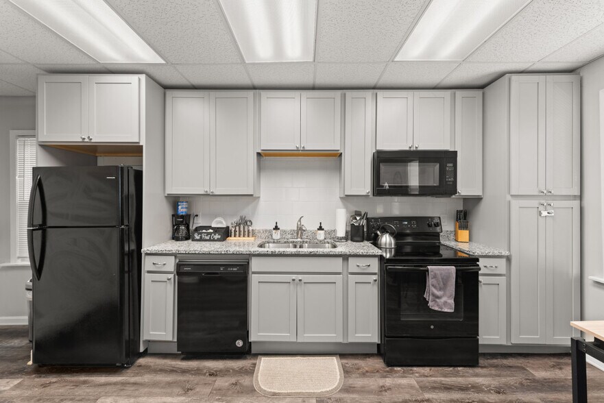 Building Photo - 1326 W 69th St