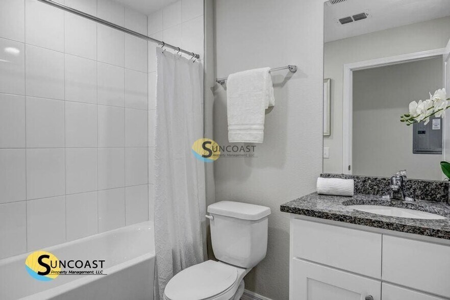 Building Photo - 11467 Oakfield Ct